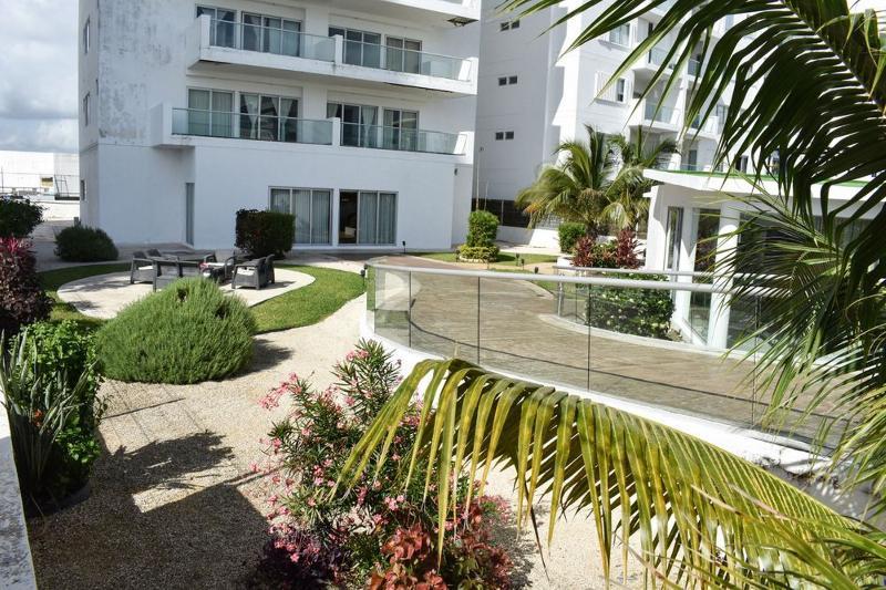 Aparthotel Barcelona Tower By Koox Luxury Collection Cancún Exterior foto