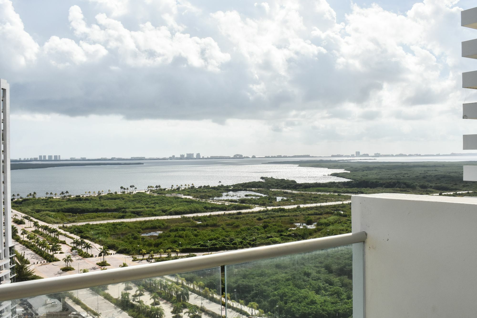 Aparthotel Barcelona Tower By Koox Luxury Collection Cancún Exterior foto